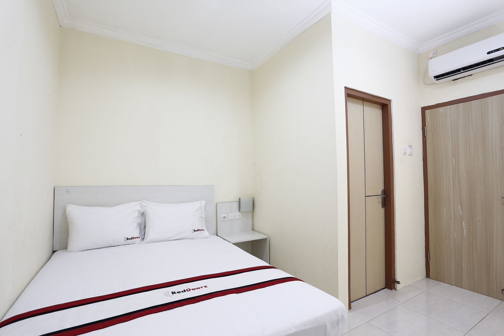 Hotel Reddoorz @ Jakal Bawah 2 Yogyakarta Exterior foto